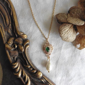 Green Emerald Pearl drop Renaissance Necklace, Queen Tudor, Dark Academia, Renaissance choker, Gothic necklace, Romantic goth, Coquette