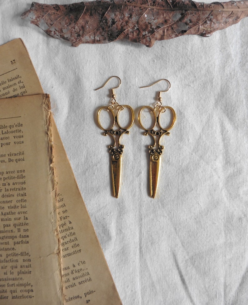 Gold Victorian Scissors Earrings, Gothic earrings, vintage Wedding, Tea Party, Shabby, Alice in Wonderland, Victorian lover, scissors gift image 3