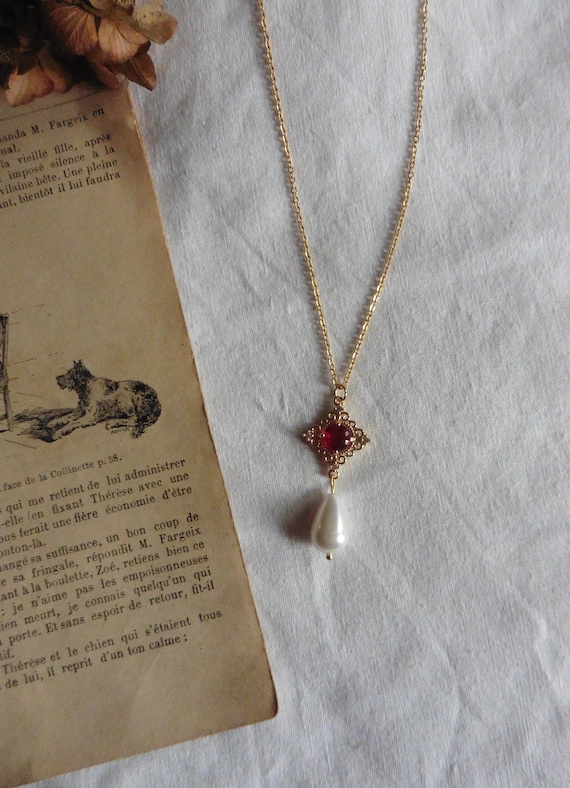 Red Queen Tudor necklace Renaissance necklace medieval Cottagecore Dark Academia Gothic necklace Red Wedding Victorian Romantic goth