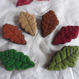 コテージコアブローチ オークリーフテキスタイル、自然、森ガール、森、植物、刺繍ブローチ、秋、ボタニカル、女性への贈り物、魔女