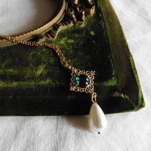 Green Queen Tudor necklace, Renaissance choker, medieval, Green witch, Dark Academia, Gothic necklace, green Wedding, Romantic goth, Emerald