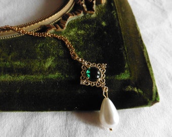Green Queen Tudor necklace, Renaissance choker, medieval, Green witch, Dark Academia, Gothic necklace, green Wedding, Romantic goth, Emerald