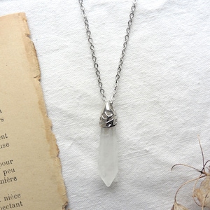 Collar de cristal de cuarzo blanco, piedra semipreciosa, prisma, punto, rosario gótico, cottagecore, litoterapia, cuentas, lágrima, boho