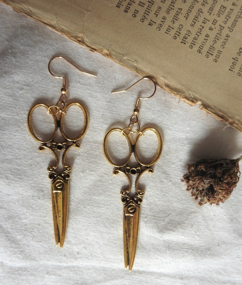 Gold Victorian Scissors Earrings, Gothic earrings, vintage Wedding, Tea Party, Shabby, Alice in Wonderland, Victorian lover, scissors gift image 4