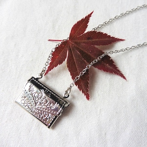 Collar victoriano con medallón y mensaje, sobre plateado, regalo literario, Dark Academia, Cottagecore, escritor, adicto a los libros