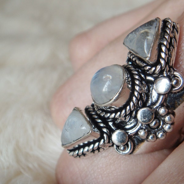 Rainbow Moonstone Ring Moonstone ring Gemstone Rainbow Moonstone ring Gypsy Boho Bohemian Gemstone Silver Rainbow Moonstone Ring Statement