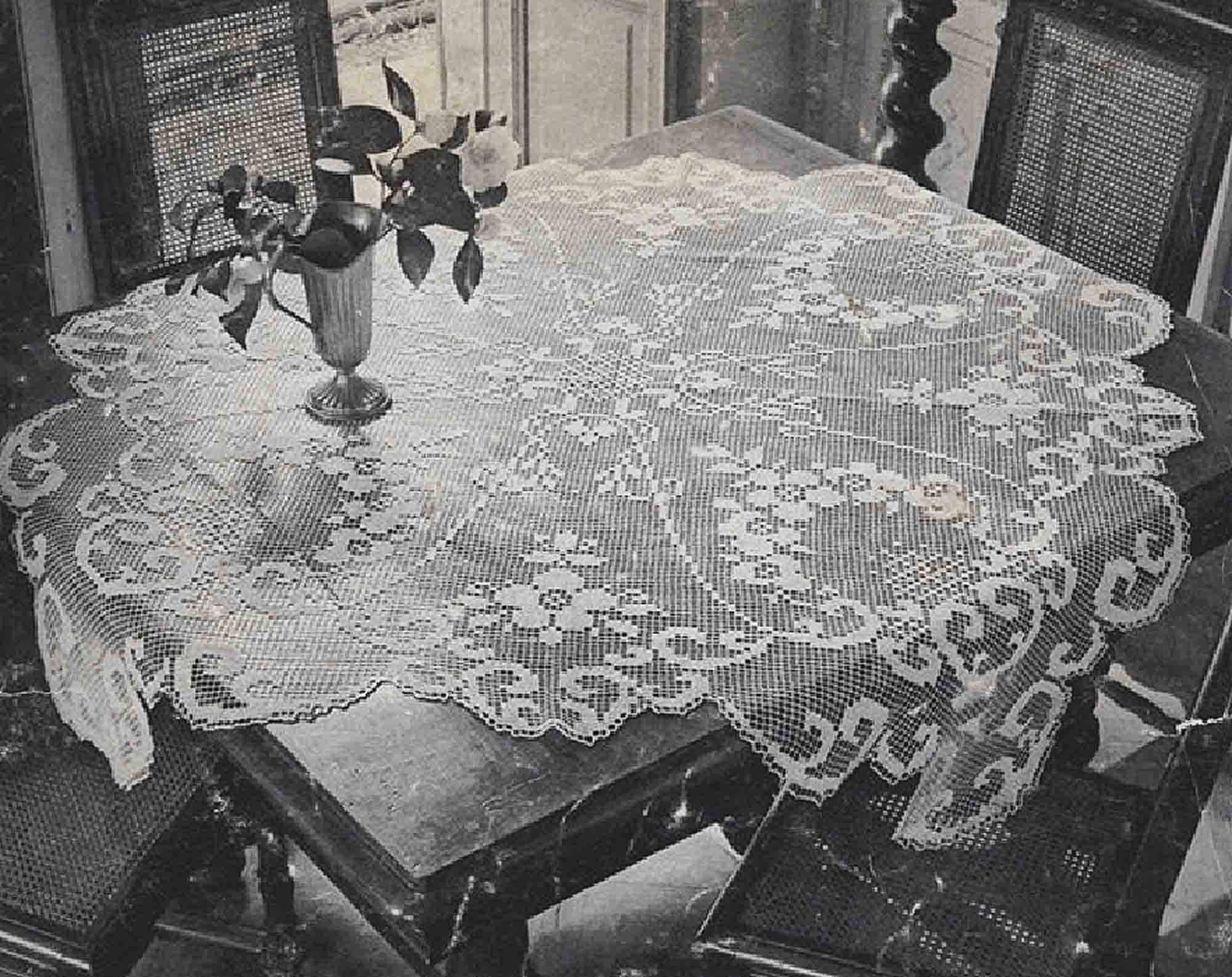 Square Tablecloth Pattern, Vintage Crochet Doily, Filet Crocheted ...