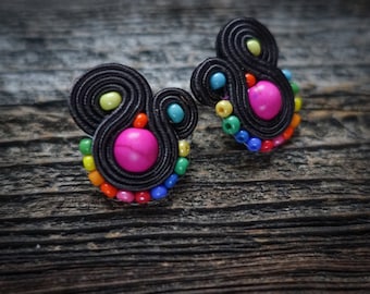 Soutache earrings ! Charming! Orecchini soutache, Boucles d'oreilles