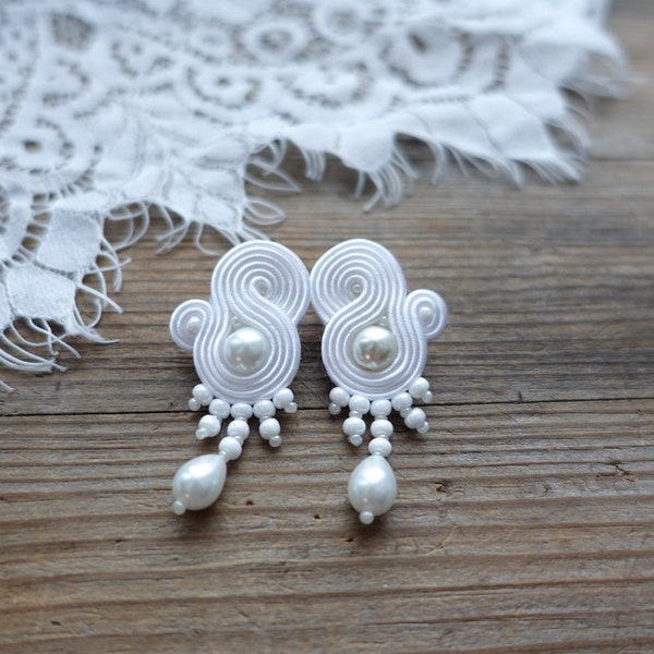 White soutache earrings ! boucles d'oreilles soutache,orecchini soutache,