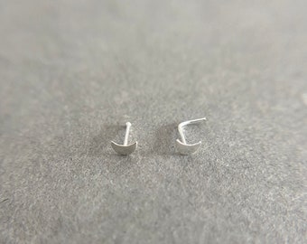 Silver Crescent Moon Nose Studs - Sterling Silver [NOS1020]