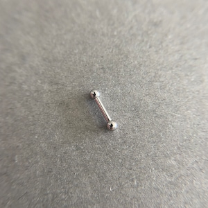 Perforaciones de oreja de bola de plata, perforación de oreja de barra, barra de cejas, perforación de cartílago, perforación de hélice - acero quirúrgico