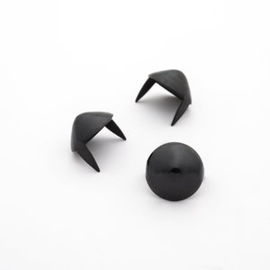 Medium 7/16&quot; (11mm) Black Cone Studs - Bag of 100 - Studs And Spikes