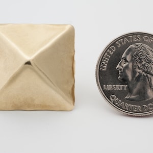 25 GIANT 1 Inch Brass Pyramid Studs voor Punk Vintage Style Kleding en meer