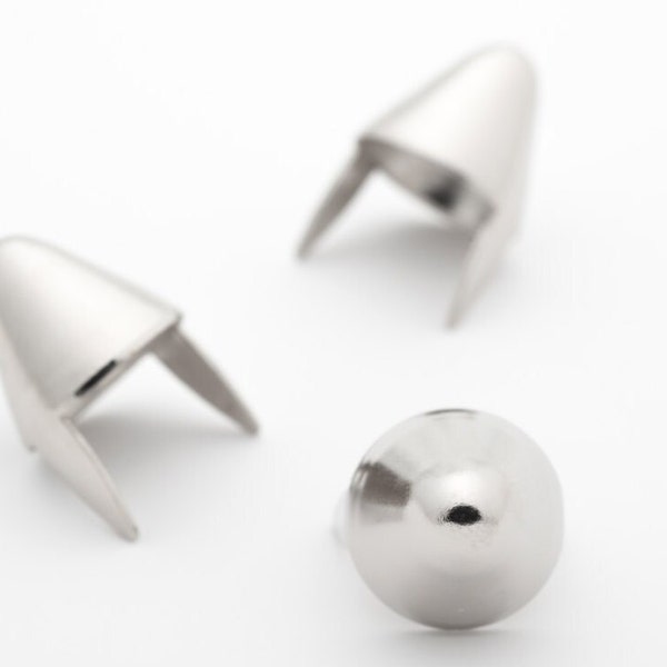 Tall Silver English77 Cone Studs - sac de 100.  Pour Denim et LeatherCraft sur BattleVests, vestes, bracelets StudsAndSpikes