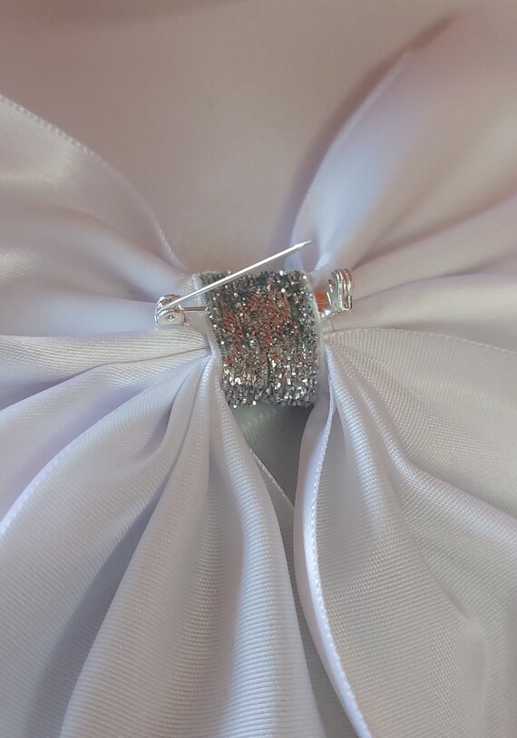 silver bow for dress Detachable bow White silver satin ribbon attachable dress bow 16 cm x 24cm bow brooch pin