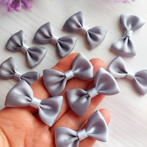 10 x Mini Lazos Pequeños Lazos de Cinta de Satén 4,4 x 2,4 mm de Ancho Gris Plata Coser Ropa de Bebé Manualidades Decoración