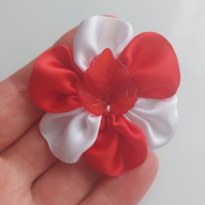 赤白のメープルリーフブローチ花コスチュームアクセサリー5cm赤白サテンリボンボウバッジ