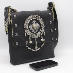 Gothic Victorian Black Shoulder/Messenger Bag w/ Chains & Caged Gemstones by Phantazmagorium in Ostrich Faux Leather Caged Victorian zdjęcie 6