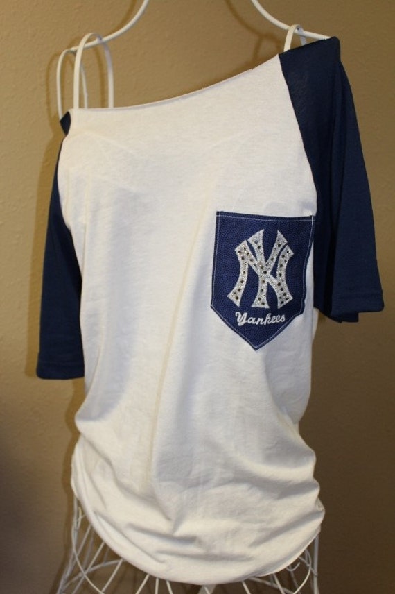 New York Yankees Pocket Off-The-Shoulder Shirt Chevron Baseball