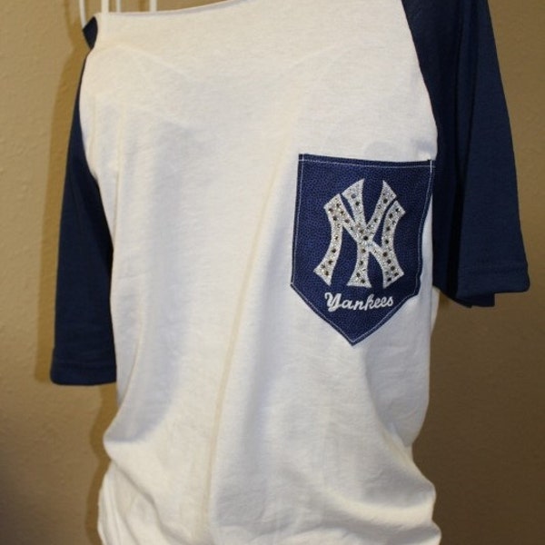 New York Yankees Pocket Off-the-Shoulder Shirt Chevron Baseball