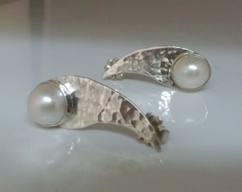 Fresh water white Pearl Stud earrings, hammered  silver teardrop, Bridal, wedding Jewelry, fashion Jewels for woman