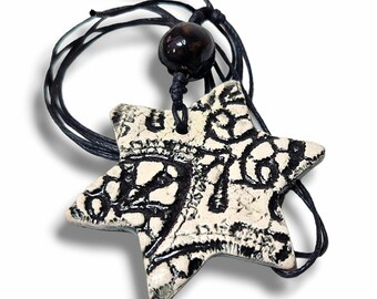 Collana con Pendente Ciondolo a Forma di Stella di Ceramica Siciliana. Le Ceramiche di Ketty Messina