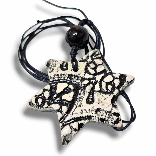 Collana con Pendente Ciondolo a Forma di Stella di Ceramica Siciliana. Le Ceramiche di Ketty Messina