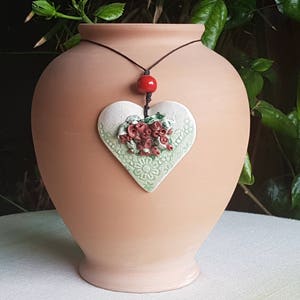 Collana con ciondolo di ceramica siciliana fatta a mano. Gioielli en céramique . Regalo par lei.  Gioielli unici di Ketty Messina.