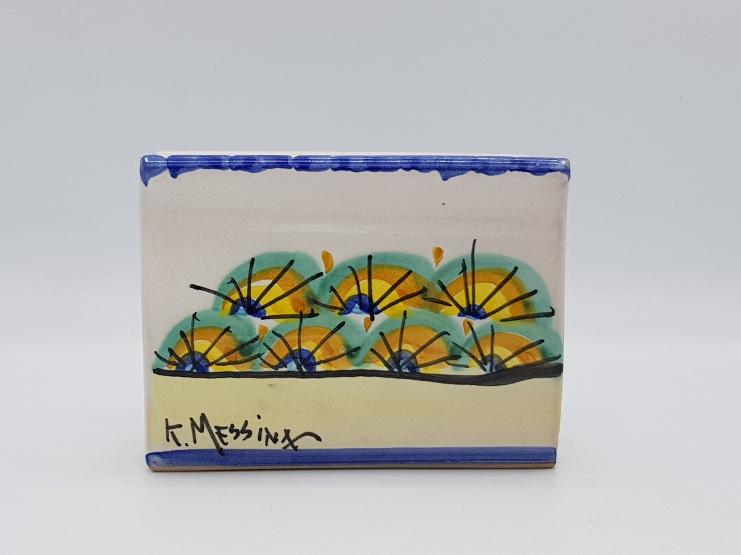Portatovaglioli Quadrato In Ceramica Siciliana Dipinto A Mano Con Limoni, Giallo E Verde, Di Santo Stefano Di Camastra, Diametro 19 Cm, Altezza 8 Cm, Certificato Autenticità