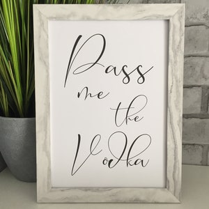 Passa la stampa di arte murale A4 con stampa da cucina alla vodka. Stampato su scheda di qualità 260gsm 210x297mm.