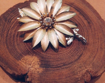 Vintage Golden Daisy Metal Pin
