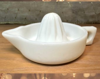 Vintage 1950’s White Milk Glass Hand Orange/Citrus Juicer Made in USA
