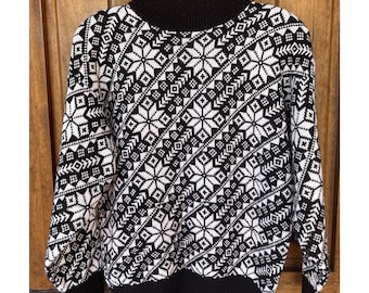 Vintage 1980s Sweater Black White 80s Knit 90s fashion Funky Snowflake Print Knitted Acrylic Made in the USA Women’s Pullover Small X-Small