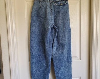 Vintage NUOVO High Rise Acid Wash Denim Jeans or Capris- 80s