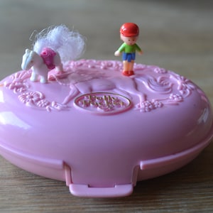 Polly Pocket originale d&#39;epoca del 1995 &#39;Shetland Pony Stable&#39; con personaggi #14507