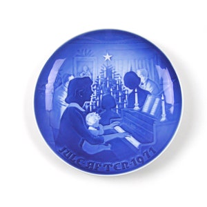 Bing & Grøndahl 1971 Christmas Plate: Danish Porcelain Collectible