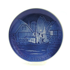 Boat in Harbor 1976 Christmas Plate Bing & Grøndahl Collectible Danish Christmas Plate