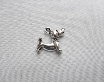 8 daschund dog charms - hollow backed - tibetan silver - 12mm x 15mm - tibet silver charm - sausage dog charms - silver dog charm