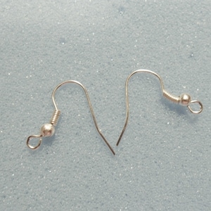 50 (25 paia) fili per orecchini placcati in argento - 18 mm - fili per orecchini a forma di amo da pesca