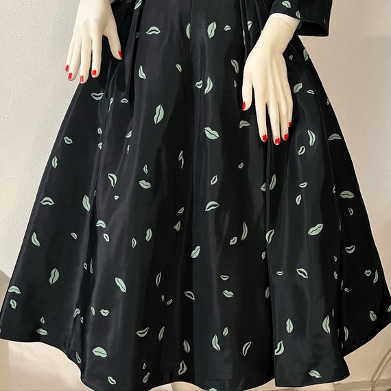 1950s New Look novelty print kiss lips full skirt… - image 2