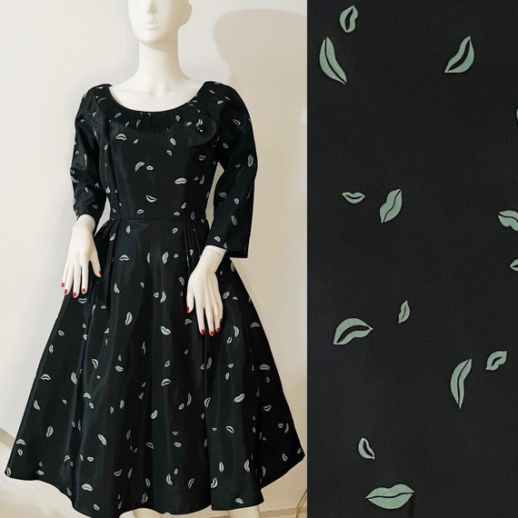 1950s New Look novelty print kiss lips full skirt… - image 1