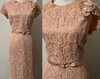 VOLUP XL 1960s pastel pink lace cocktail dress with satin rosette 60s dress pretty Easter church elegant