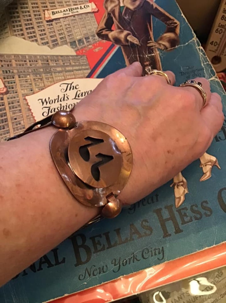 Vintage 1950/'s Bracelet Large Discs With Musical Notes On Them Rockabilly VLV Copper?