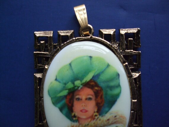 Vintage 1980s Pendant Portrait Of A Lady Lightwei… - image 2