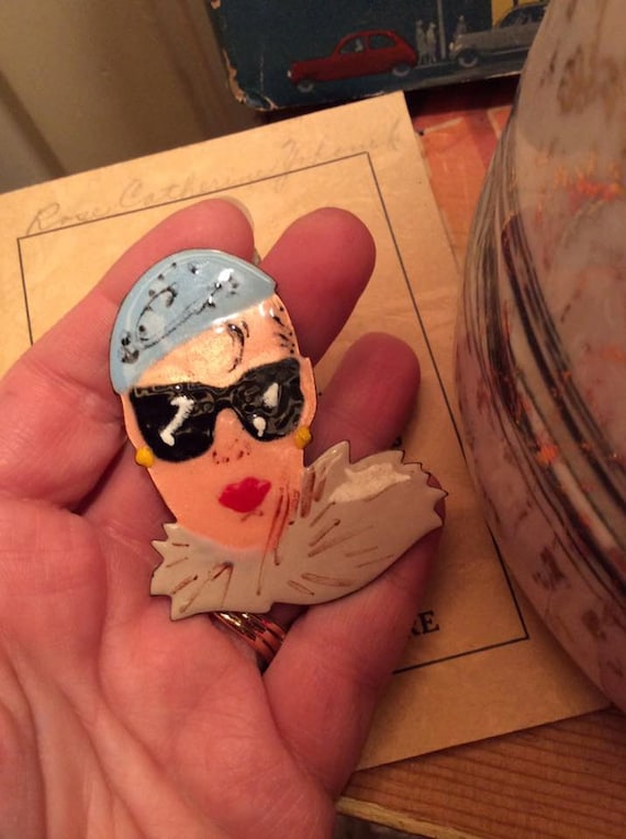 Vintage 1980s Brooch Pin Lady's Face Paint Enamel… - image 1