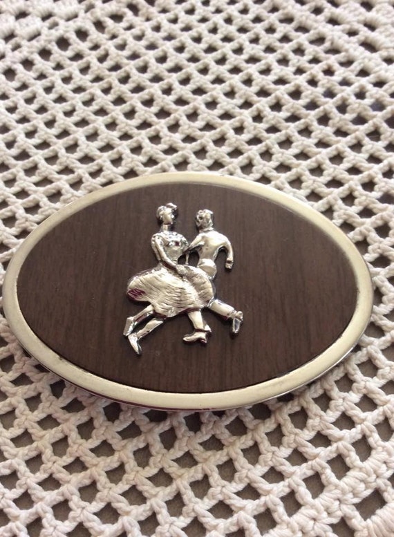 Vintage 1960s Buckle Belt Dancing Couple Square Dance Oval  display picture 2
