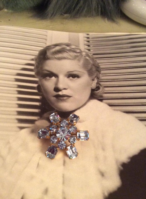 Vintage 1950s Brooch Pin Light Blue Stones Made I… - image 4