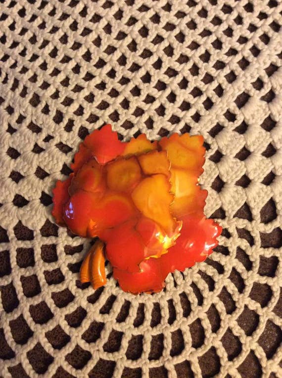 Vintage 1950s 1960s Brooch Pin Autumn Fall Leaf Or