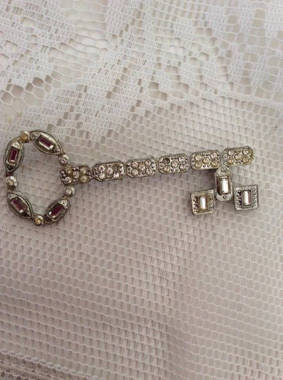 Vintage 1940s 1950s Brooch Pin Skeleton Key Rhine… - image 1