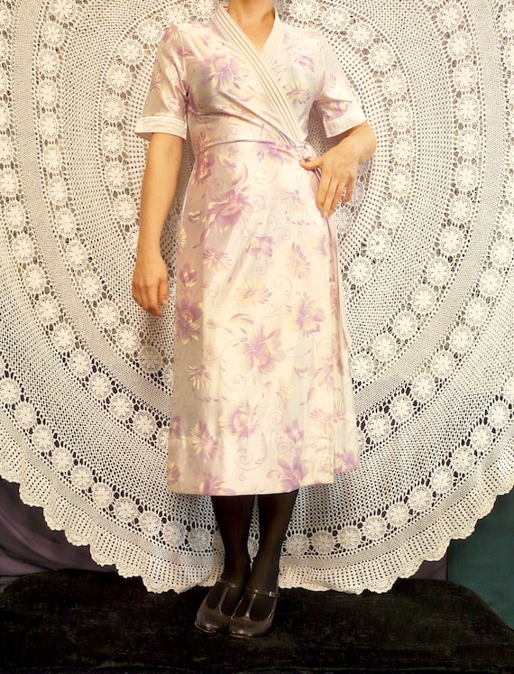 1970's Dressing Gown Robe - Pearl Muted Floral Pat